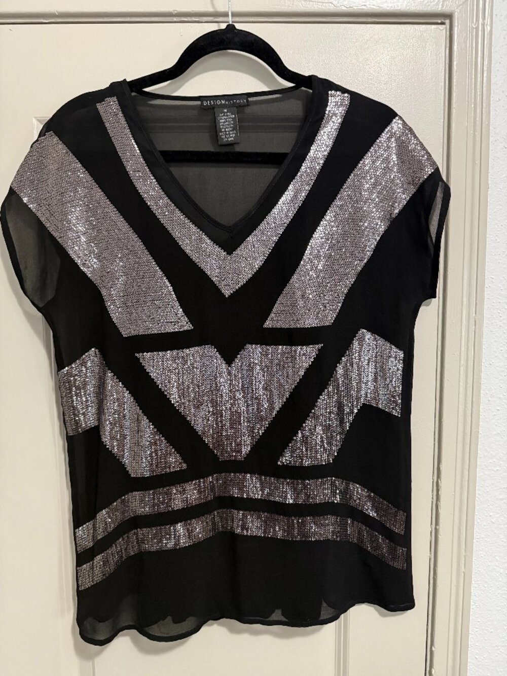 DESIGN HISTORY Black Sheer Sequin Top w/ Silver Metallic Geometric Design  Sz M